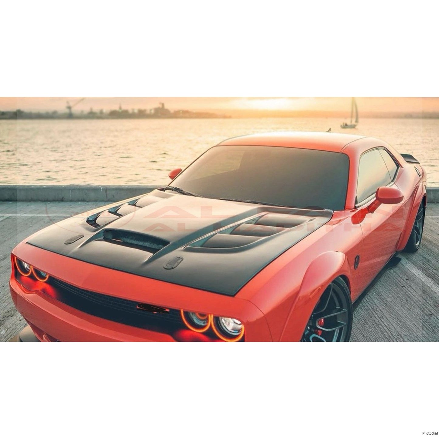 Dodge Challenger 2015+ Viper Style Fiberglass Bonnet